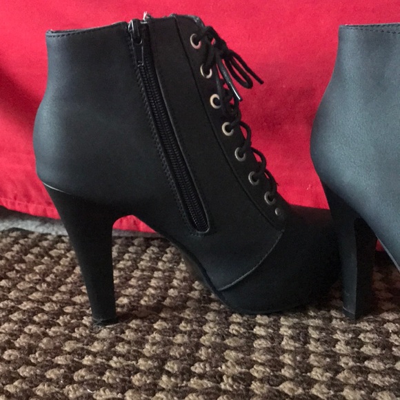 Heels - Picture 1 of 3